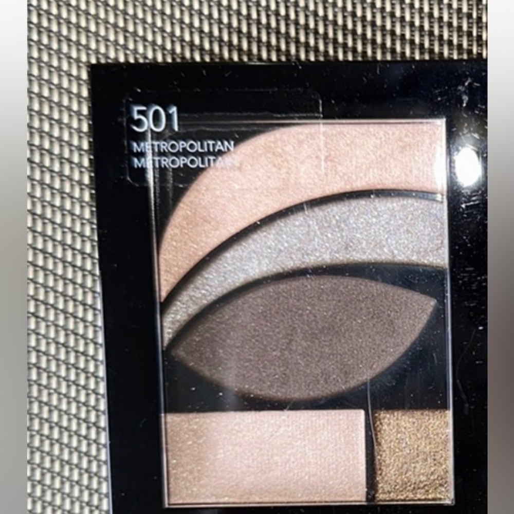 2 revlon makeup eyeshadow palettes